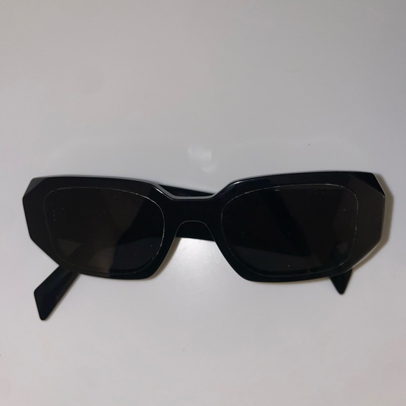 Prada sunglasses - Picture 2 of 7